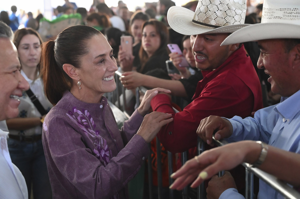 La Presidenta encabezó el encuentro sobre programas del Bienestar en Hidalgo. | Foto: Presidencia