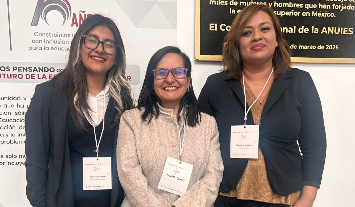 Rebeca Martino Hernández , Xanin García Posada, subsecretaria de educación media superior Coahuila y la maestra Wendy Aguilera. (cortesía)