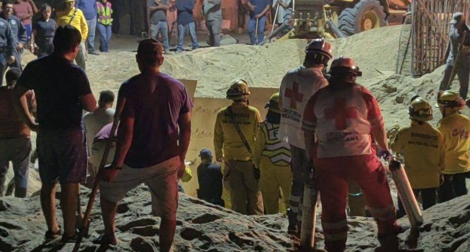 El trabajador quedó atrapado bajo una gran cantidad de arena tras un deslave. | Especial