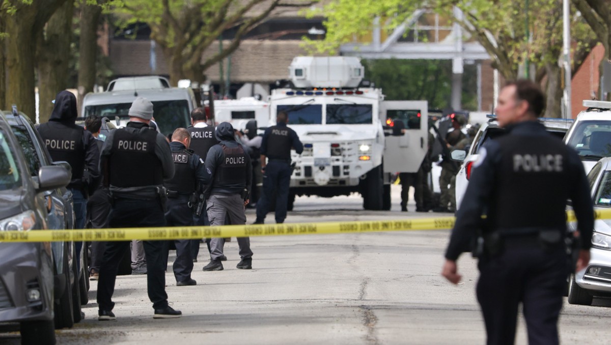 Autoridades acordonaron las inmediaciones del centro médico en Chicago