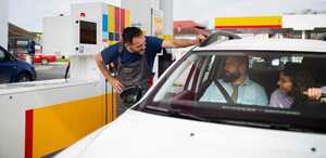 Despechador de gasolina preguntado que tipo de gasolina prefieren