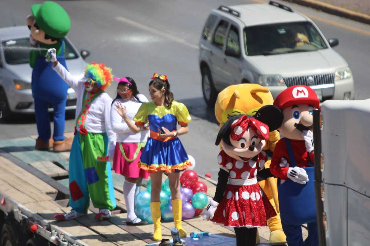 En Gómez Palacio, transportistas realizan caravana del Día del Niño. | Rolando Riestra