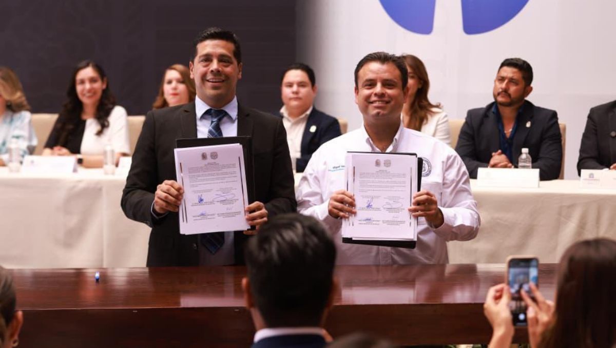 Miguel Varela durante la firma del hermanamiento entre Zacatecas y Aguascalientes. | Foto: Especial
