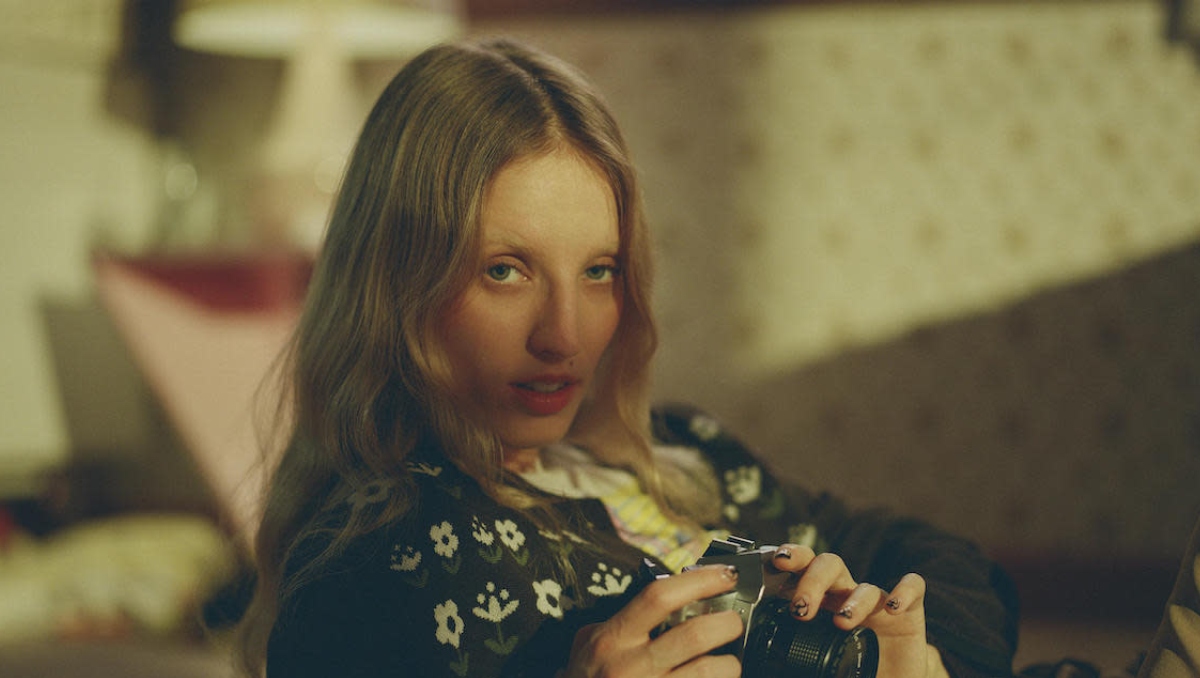 Petra Collins, artista, fotógrafa y directora canadiense