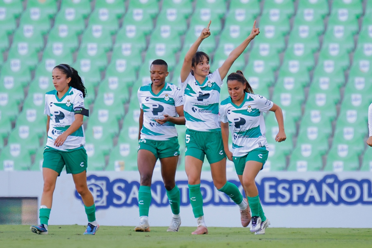 Santos Femenil aseguró el triunfo en los minutos finales con un gol de Mayra Santana al 84’, tras un error defensivo de Querétaro. | Manuel Guadarrama