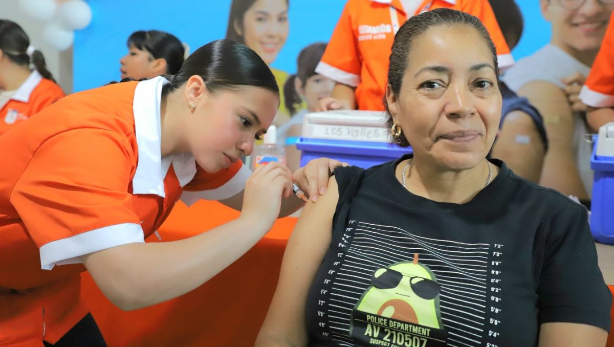 La Secretaría de Salud de Nuevo León llama a los ciudadanos a acudir a aplicarse las vacunas correspondientes. |  Especial