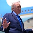 Trump habló a la prensa antes de abordar el Air Force One rumbo a Washington