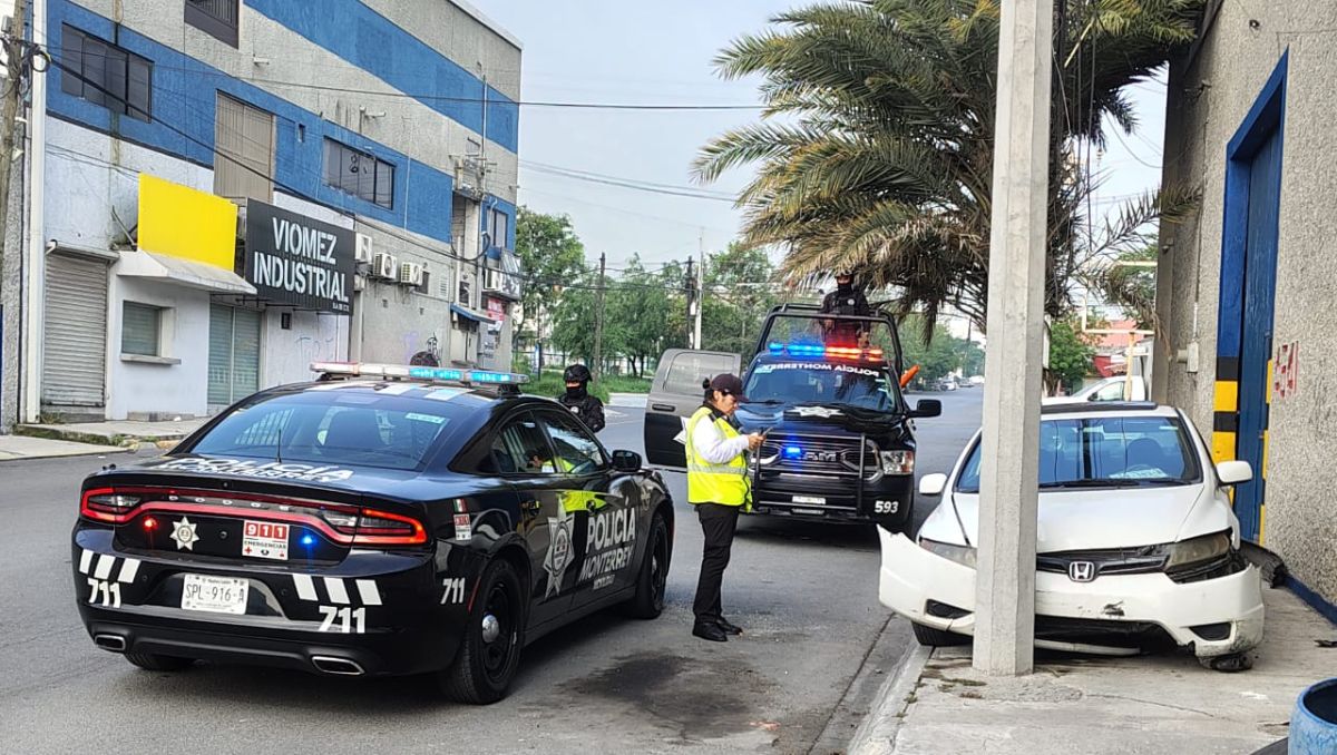 El conductor, de aproximadamente 22 años de edad, fue detenido por los elementos municipales | Israel Santacruz