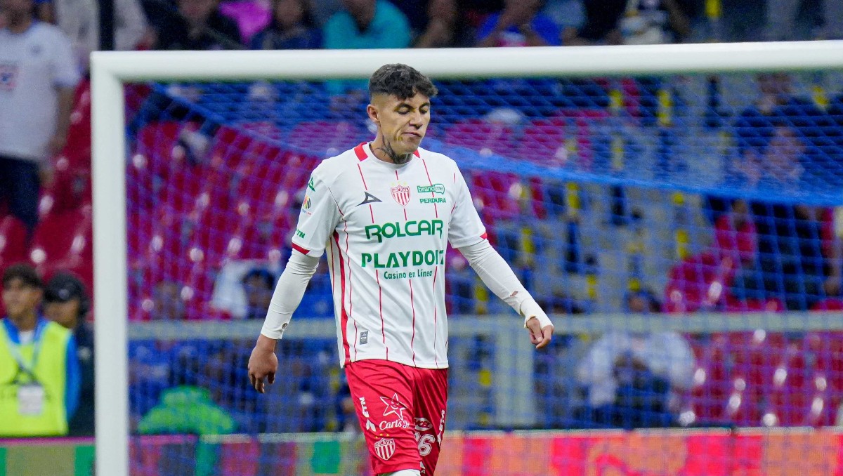 Emilio Lara entra de cambio y es expulsado en menos de un minuto en el Cruz Azul vs Necaxa (Imago7)