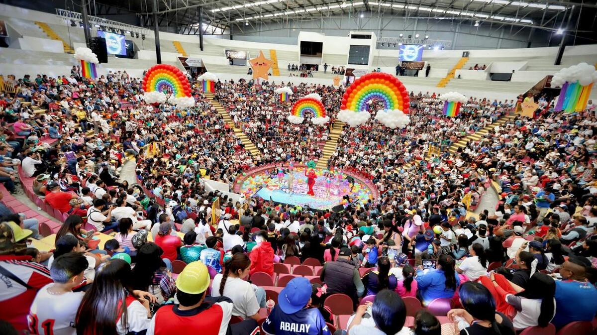 Festejo infantil reúne a 12 mil en Pachuca