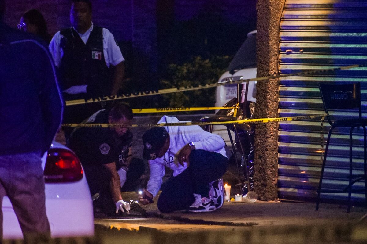 Un hombre fue asesinado a balazos afuera del bar "La Mentirosa" en Neza. | Foto: Enrique Luna
