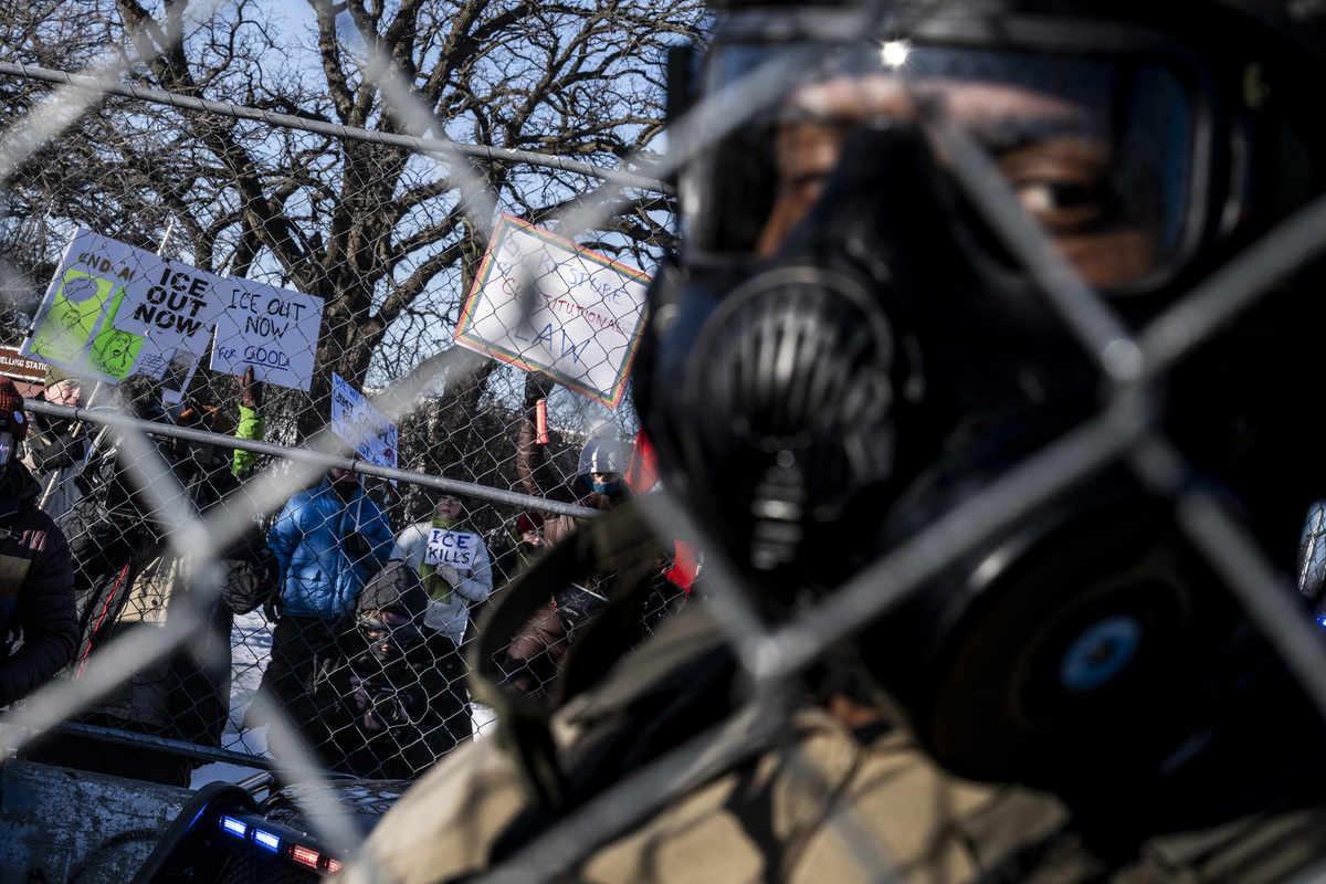 En las muertes de los migrantes recalcan un supuesto perfil criminal. | Foto: AP