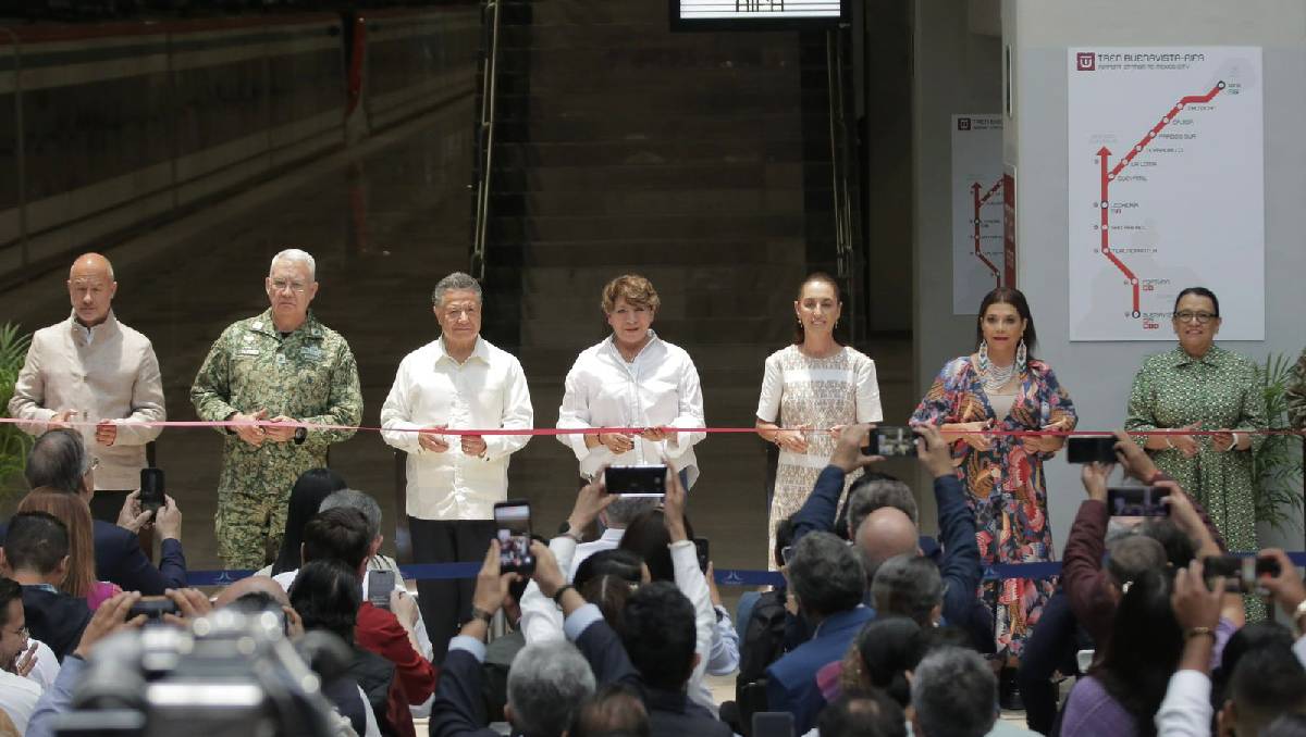 Sheinbaum y funcionarios en la inauguración del Tren Felipe Ángeles. | Foto: Ariel Ojeda