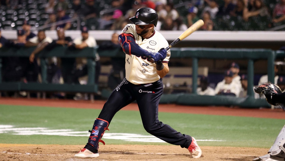 Yadiel Hernández pegó par de cuadrangulares en el triunfo de Tecolotes sobre Saraperos.