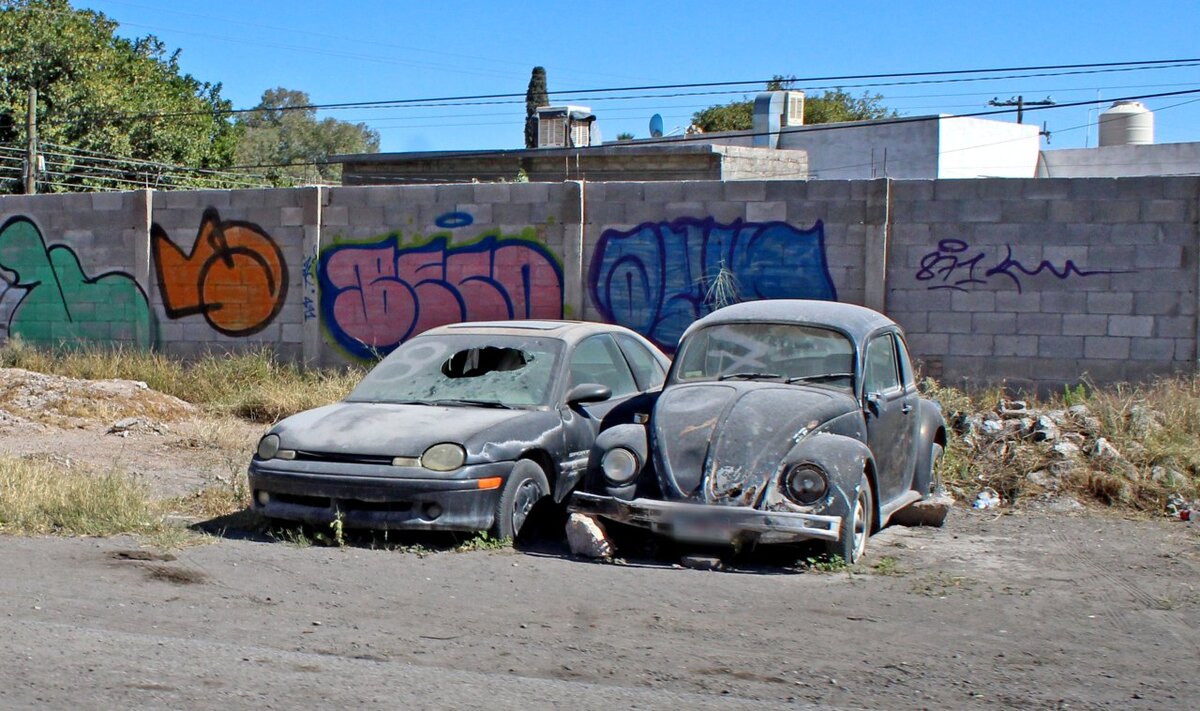 Autos abandonados o chatarra representan riesgo para la seguridad y la imagen urbana | Archivo Roberto Amaya
