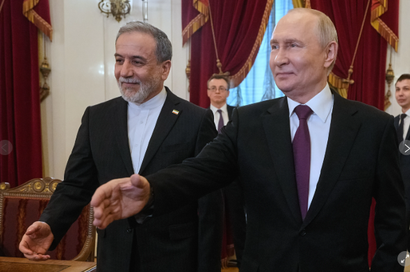 El cierre del estrecho ha puesto presión sobre Trump, ya que los precios del petróleo y la gasolina se han disparado. | Foto AP