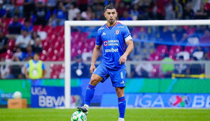 Erik Lira, jugador de Cruz Azul, habló con cierto sentimentalismo al dejar entrever una posible salida para Europa.