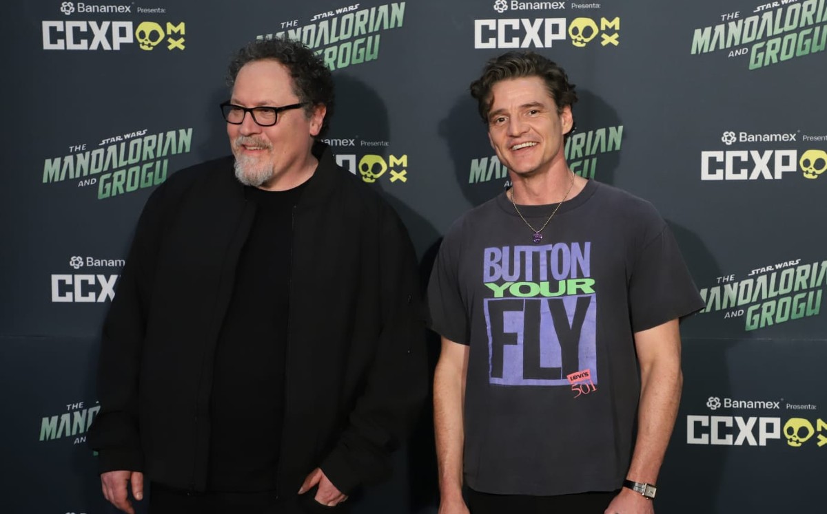 Jon Favreau y Pedro Pascal. Foto: Jesús Quintanar