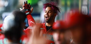 Lourdes Gurriel Jr y Lourdes Gurriel Jr aparecieron con la jersey del América en el juego de MLB Mexico City Series entre Padres y Diamondbacks