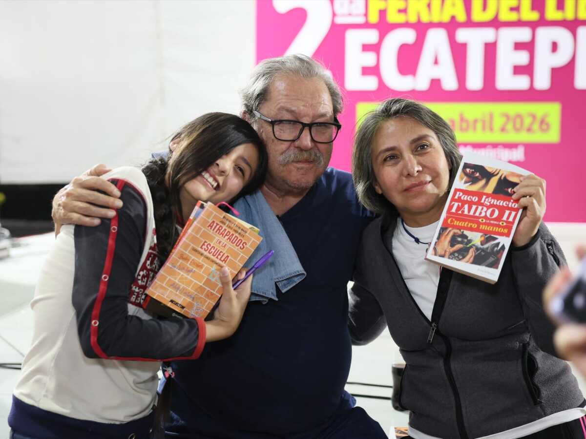 Paco Ignacio Taibo II clausura la Segunda Feria del Libro en Ecatepec, evento que reunió a miles de lectores