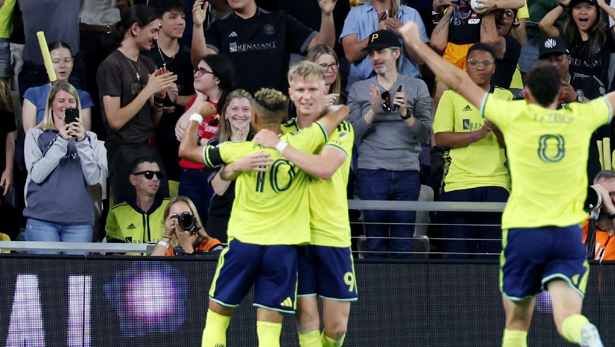 Sam Surridge y Hany Mukhtar, jugadores de Nashville (Reuters)