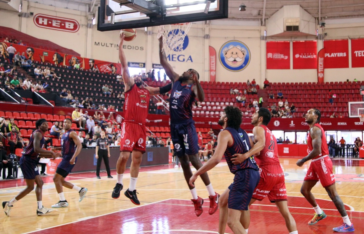 Los Toros Laguna tomaron revancha y se impusieron a unos aguerridos Ostioneros de Guaymas. (Martín Piña)