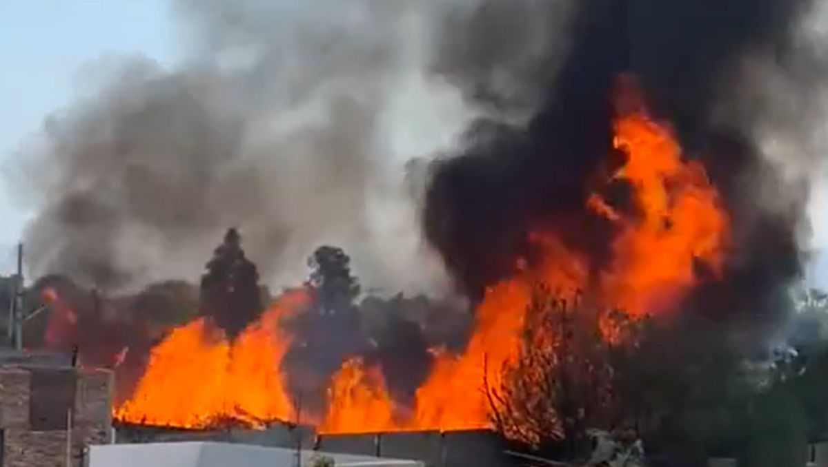 Celaya registra fuerte incendio en vivienda de San Martín de Camargo