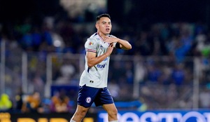 Charly Rodríguez, jugador de Cruz Azul, deberá superar el amargo sabor que le dejó el saber que no irá al Mundial para pensar en buscar el título con La Máquina