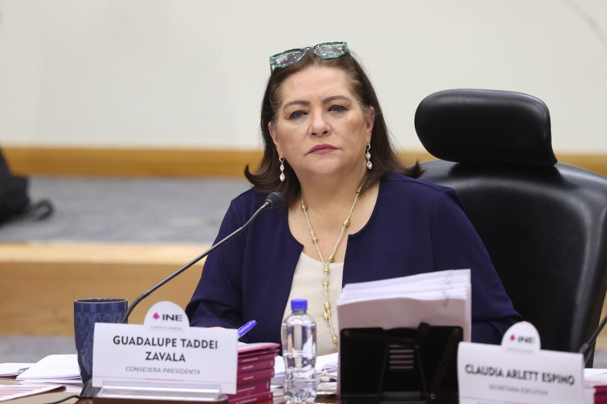 La consejera presidenta Guadalupe Taddei durante sesión del Consejo General. | Foto: Especial