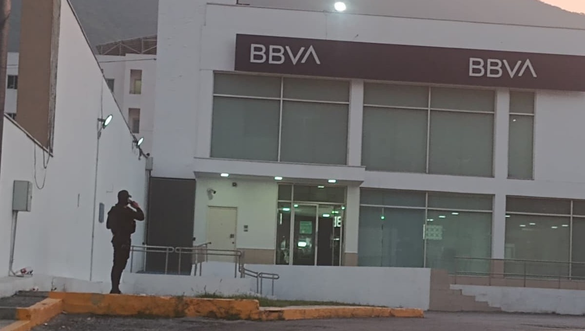 El delito se cometió en un banco ubicado en la avenida Eugenio Garza Sada. Foto: Lolita Lastra