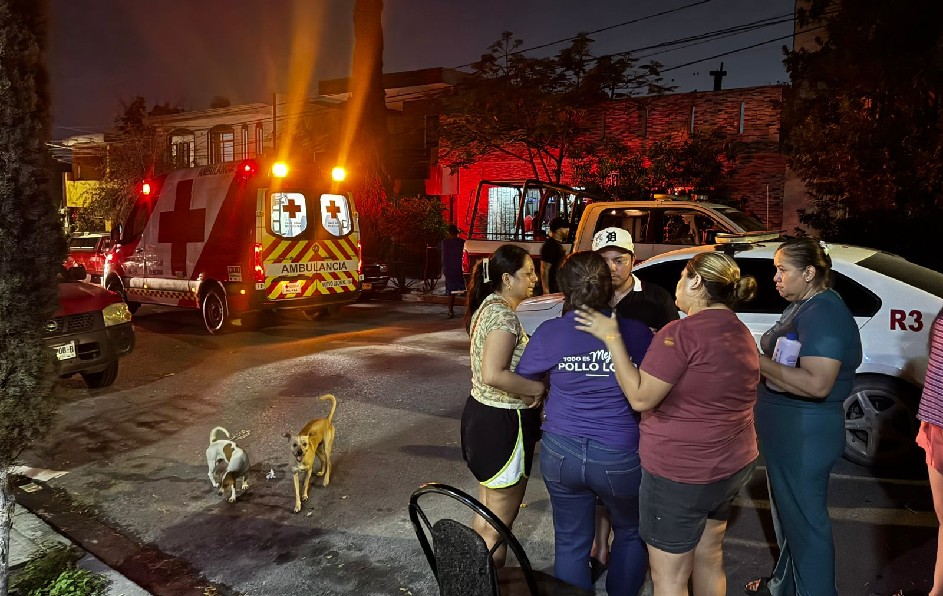 Paramédicos de la Cruz Roja confirmaron el deceso, mientras que familiares tuvieron que ser atendidos por crisis de ansiedad. | Fernanda Pérez