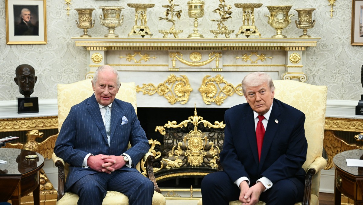 El presidente Donald Trump se reúne con el rey Carlos III de Gran Bretaña en el Despacho Oval de la Casa Blanca. | AFP
