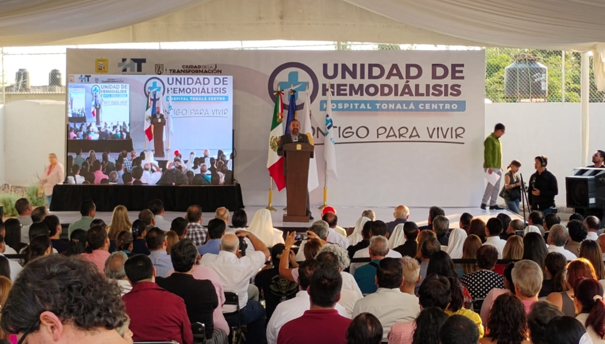 El presidente municipal de Tonalá, Sergio Chávez, llevó a cabo la inauguración (Foto: Gloria Reza)