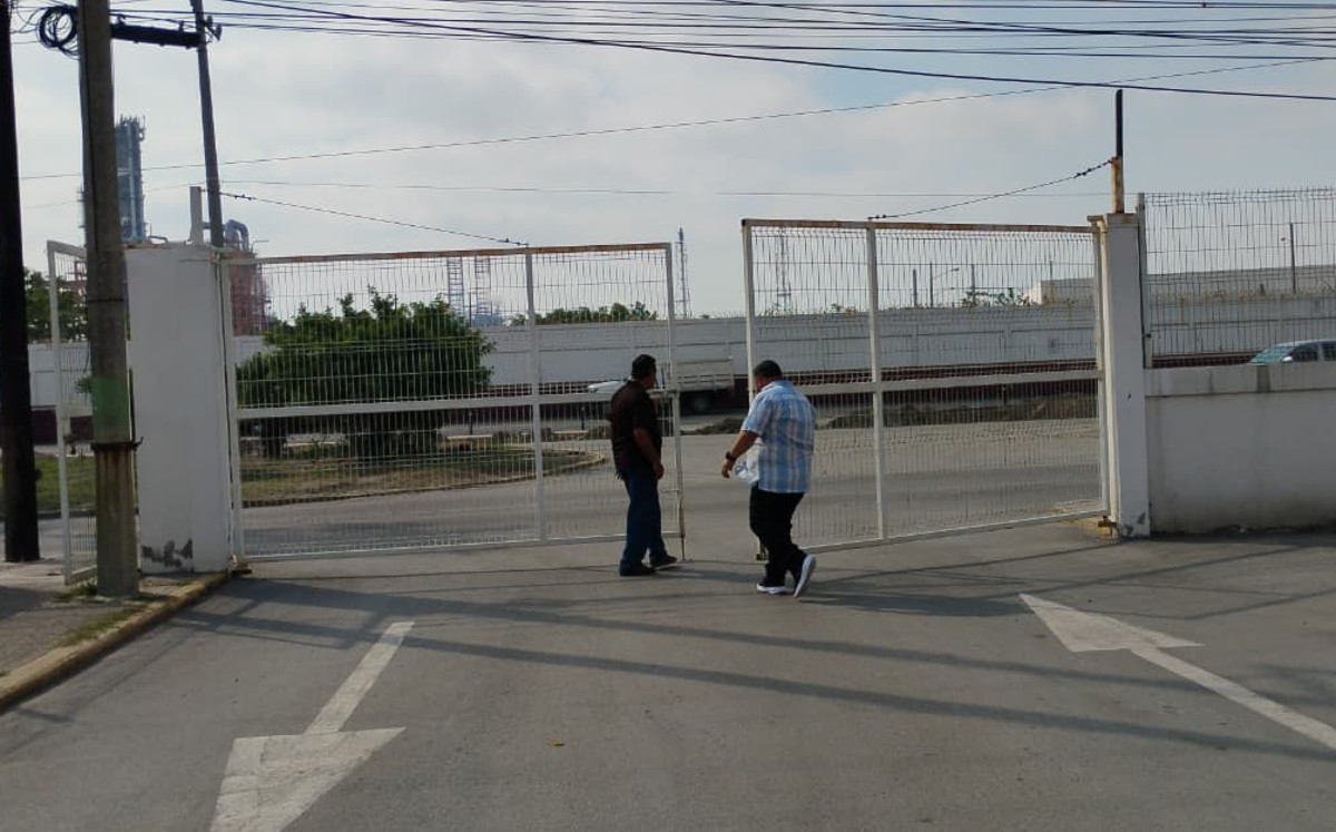 Cercanía con refinería enciende alerta en escuela de Ciudad Madero. | Mario Juárez