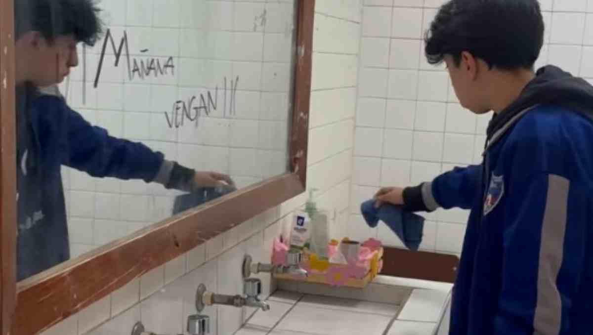 Como forma de prevención,  la Secretaría de Educación  realiza supervisión de mochilas. Foto: Especial