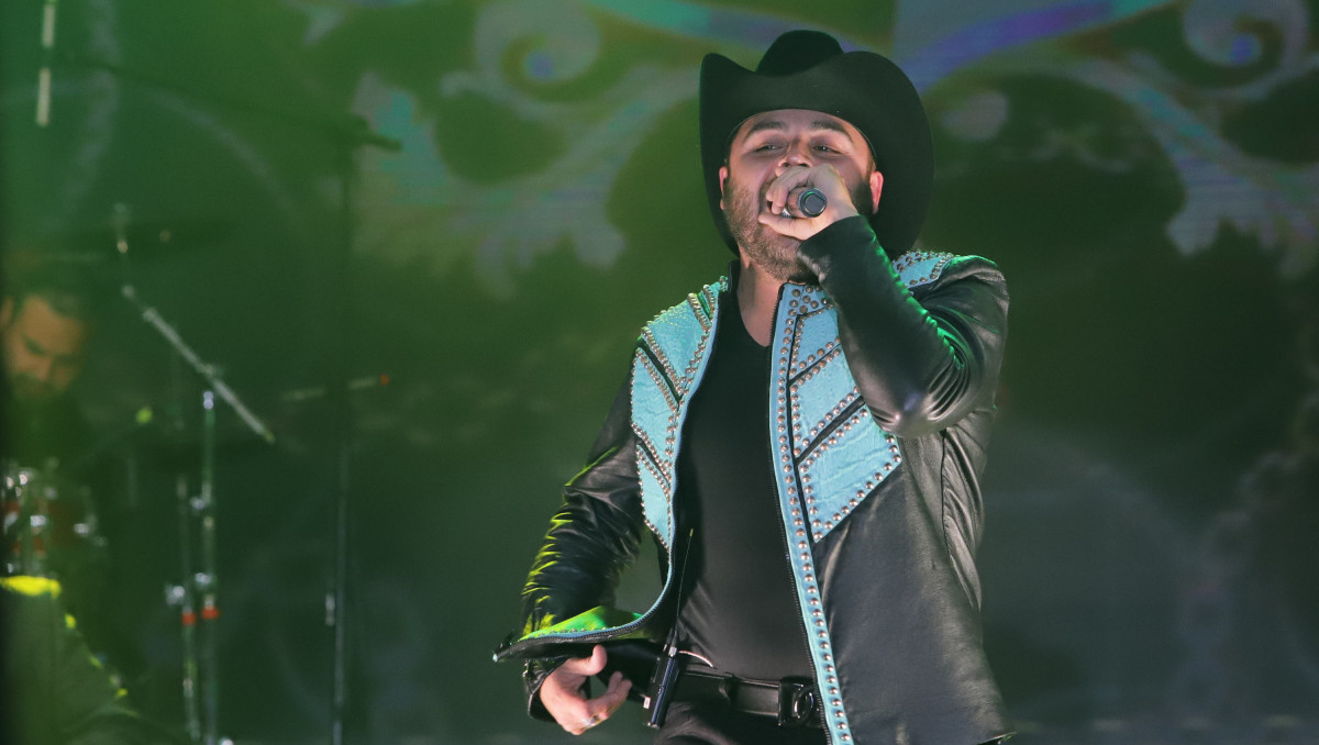 Gerardo Ortiz se presentó con éxito en la Feria de Puebla |  Agencia EsImagen