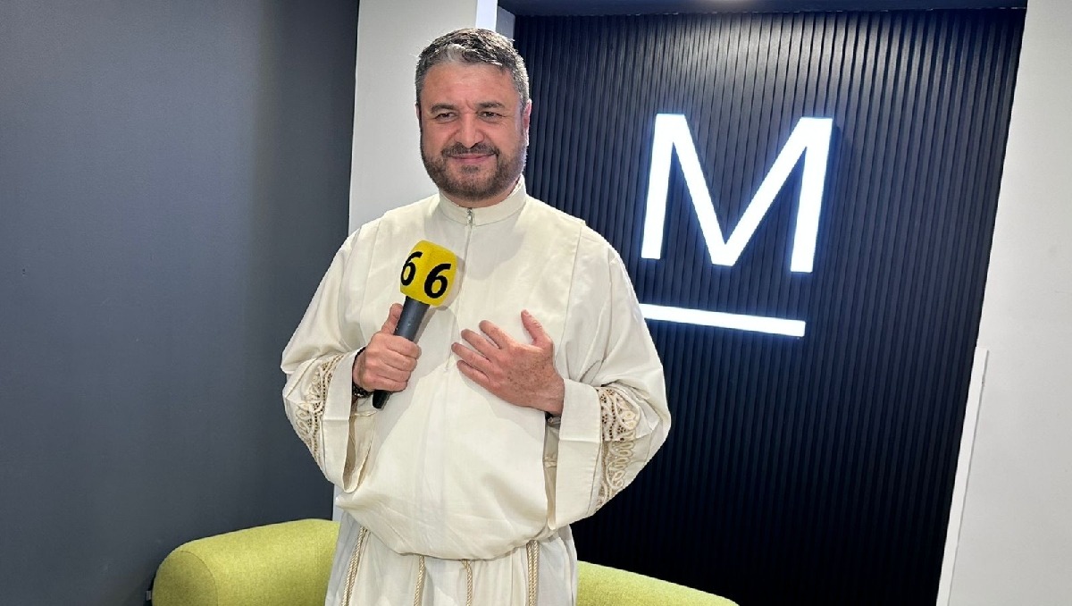 El Padre Roberto Figueroa presentó la 'Carrera del Diezmo ' en su decimocuarta edición. (Aarón Hernández)