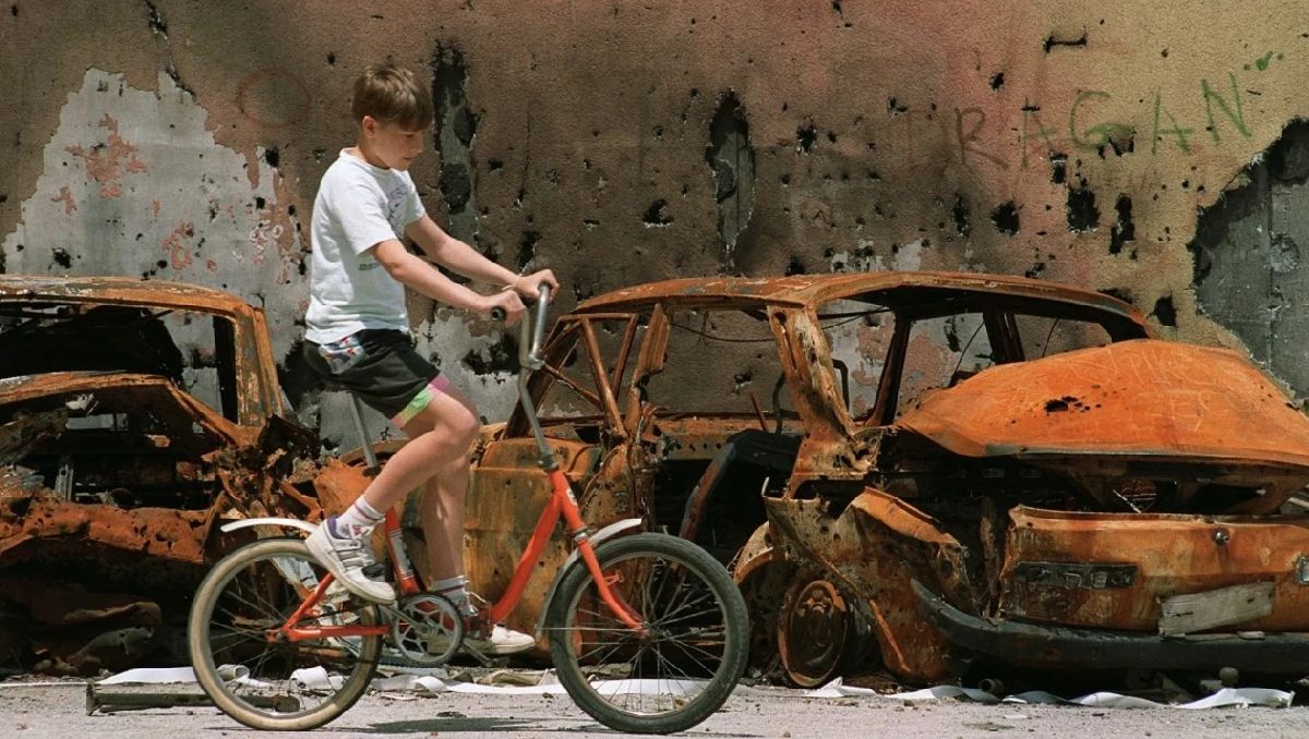 Las personas que participaban en la cacería se llevaban los casquillos que hirieron a las víctimas en Sarajevo. | Foto: Película Sarajevo Safari