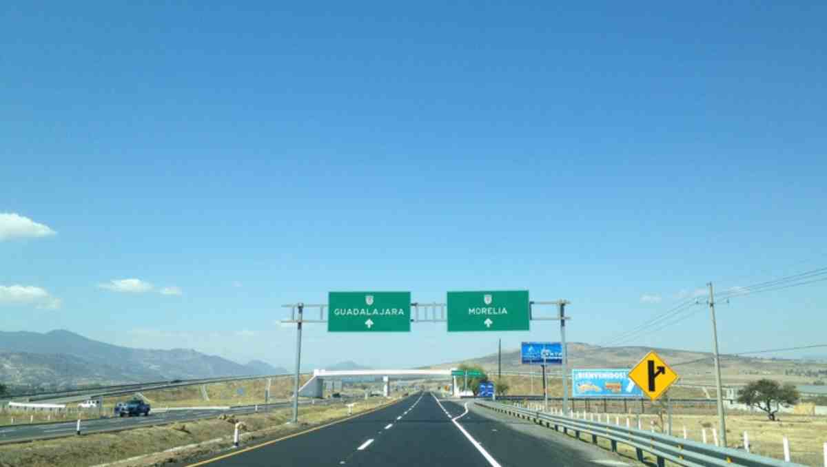 La SICT informó cierre total en la Toluca-Morelia por obras viales en Edomex; piden tomar rutas alternas.| Foto: Especial