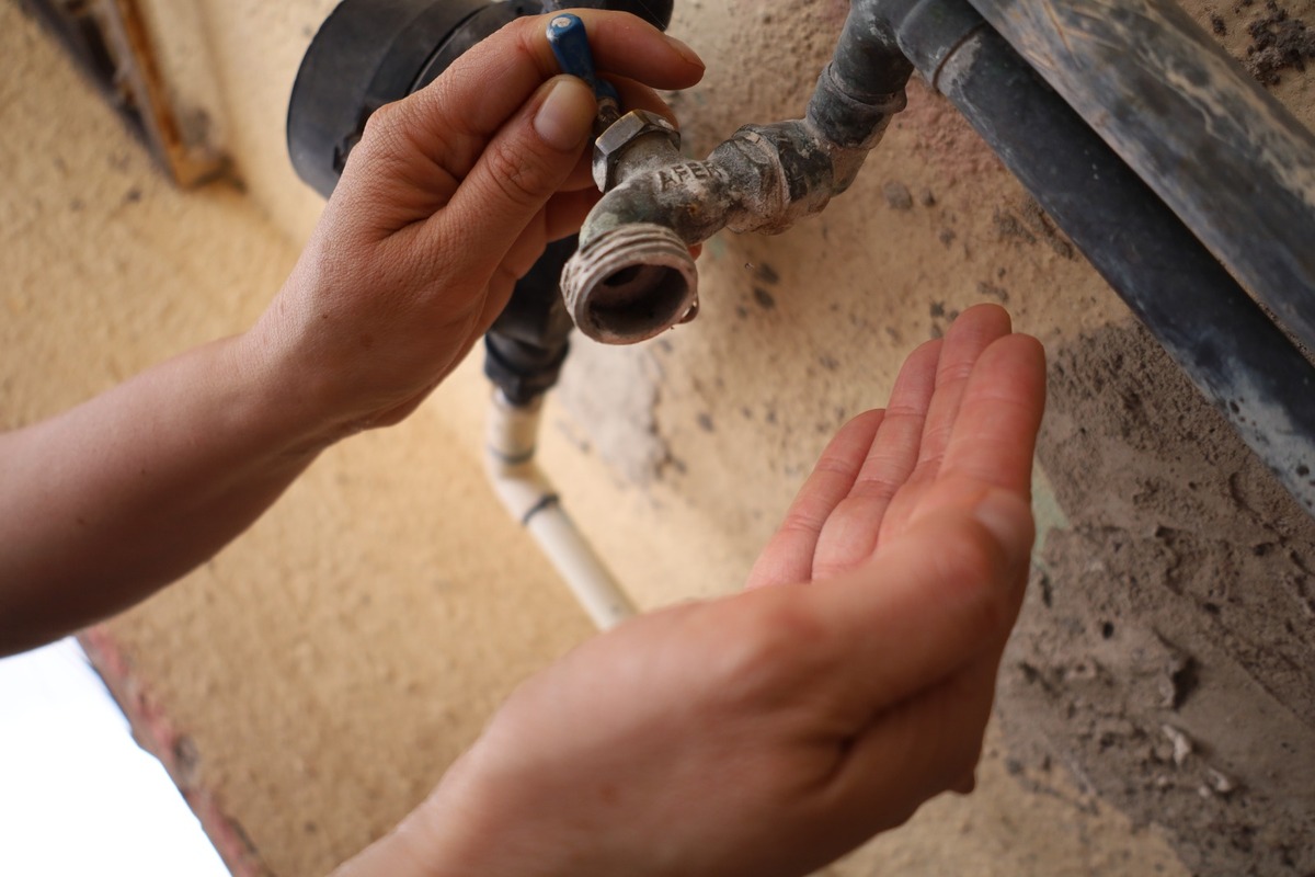 En Torreón, colonias sufren apagones y falta de agua por calor. | Verónica Rivera