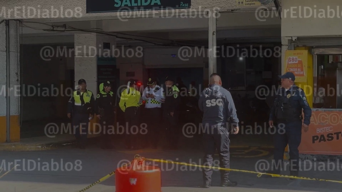 La zona fue acordonada a la espera del peritos de la Fiscalía capitalina. | Jorge Becerril