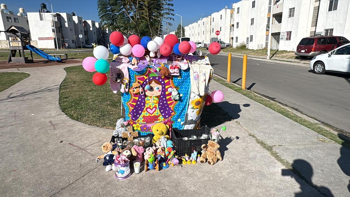 Altar que montaron los vecinos para una bebé abandonada en Tlajomulco. (Milenio)