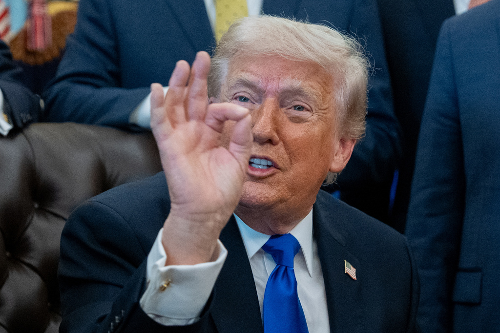 Con precios al alza y menor aprobación, Donald Trump enfrenta un panorama electoral cada vez más adverso para los republicanos | AP