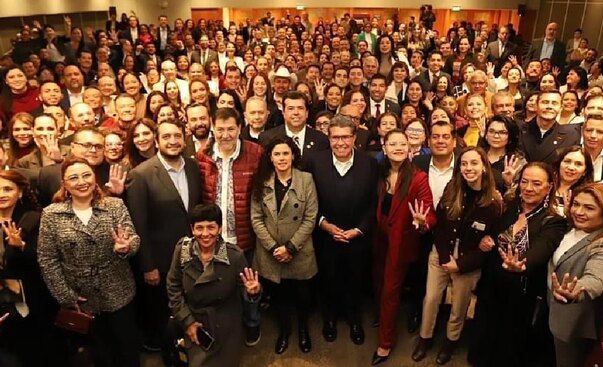 La presidenta nacional de Morena, Luisa María Alcalde, se reunió con los senadores de su partido.