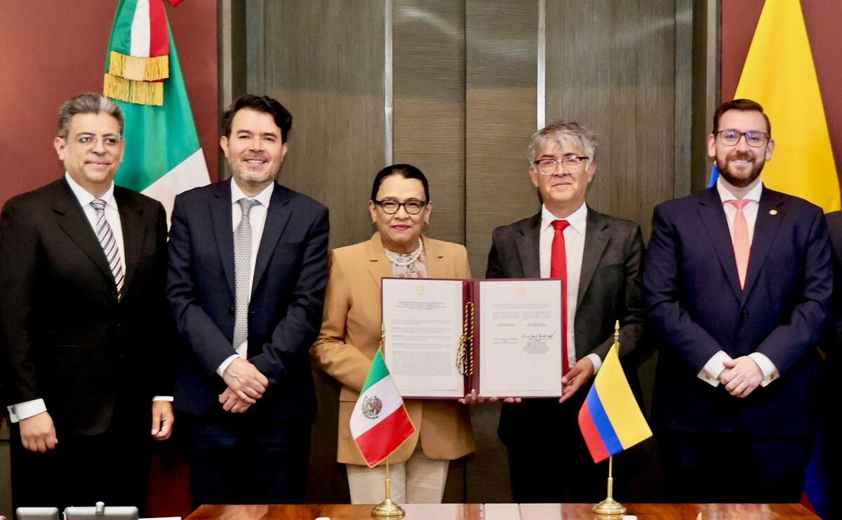 Rosa Icela Rodríguez y Yolanda Villavicencio firman memorándum entre México y Colombia para combatir la trata de personas. | Especial