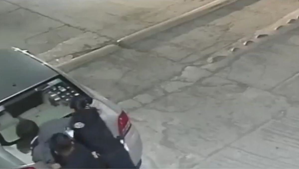 Video exhibe presunto uso excesivo de fuerza por policías en Cuautla. | Foto: Especial