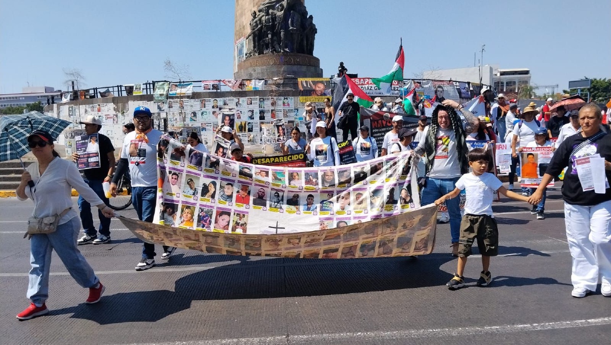 Colectivos de búsqueda de desaparecidos se manifestaron en Guadalajara este Día del Trabajo (Foto: Tony Martínez)