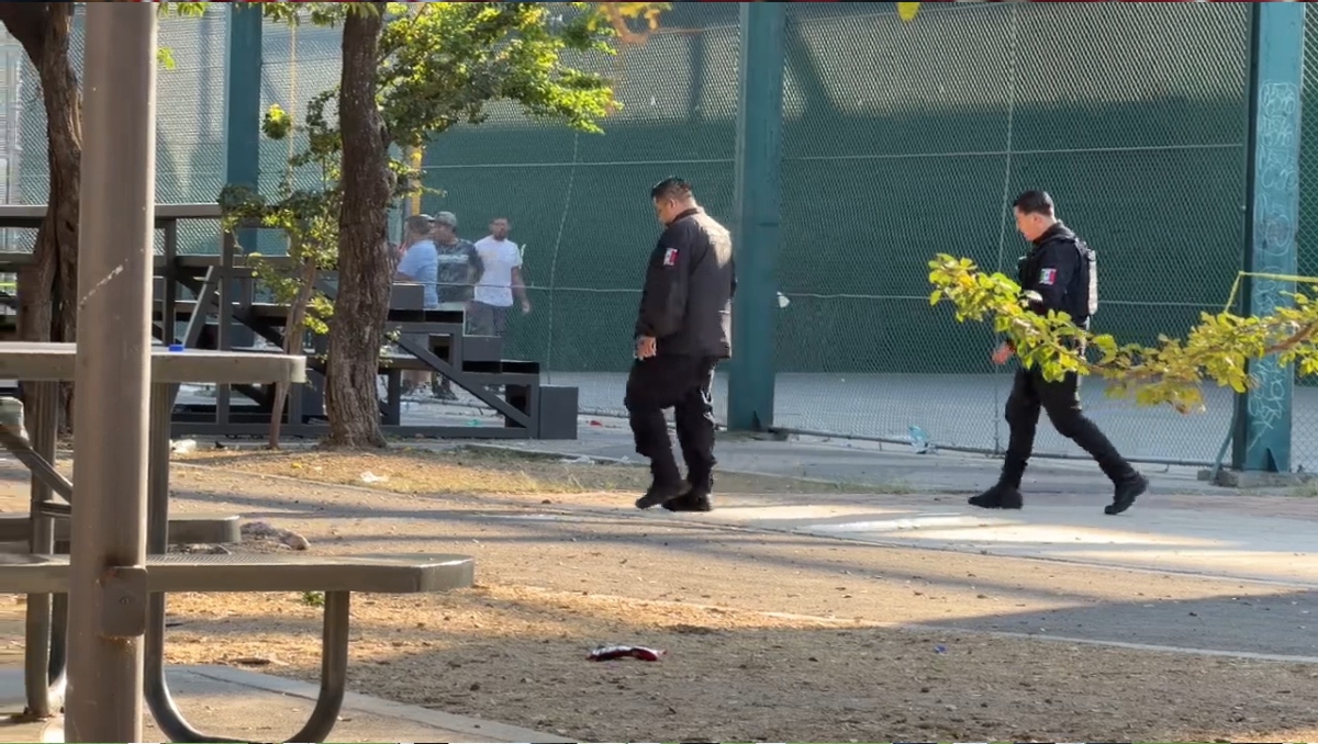 Elementos estatales se hicieron presentes en el complejo deportivo para investigar el homicidio (Foto: Juan Carlos Munguía)