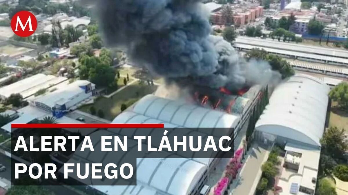 Feroz incendio consume fábrica textil en Tláhuac y moviliza al Ejército