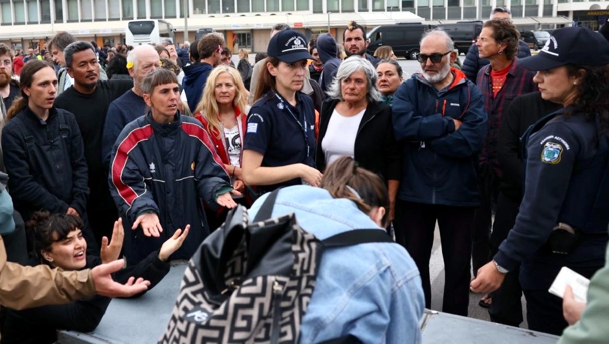 Israel traslada activistas de la Flotilla Global Sumud; retiene a dos | Foto: EFE